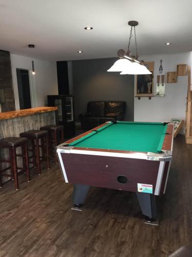 chalet_pooltable